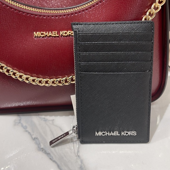 MICHAEL KORS
Jet Set Travel Medium Top Zip Leather Card Case Wallet 
Black 
NWT - Picture 14 of 16